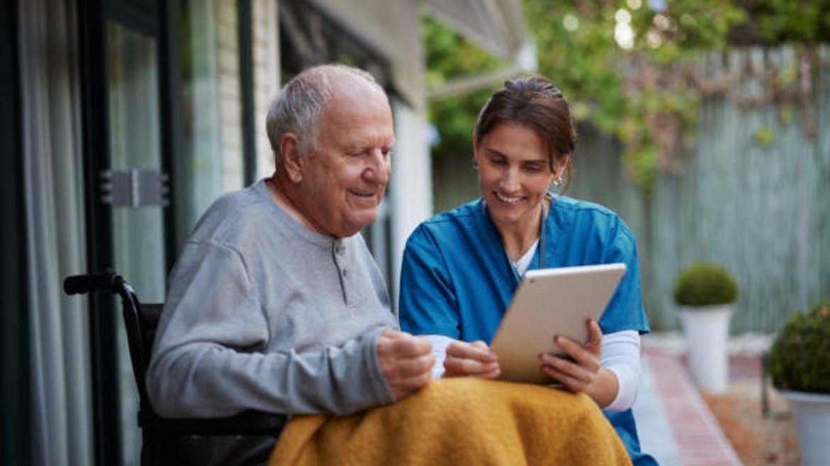 Home Helpers Home Care vs. Residential Senior Care: Key Differences